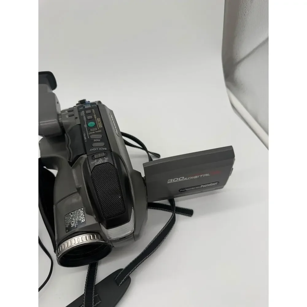 Panasonic PV-L780D VHS-C Camcorder 26x Optical 300x Digital Zoom *NO BATTERIE